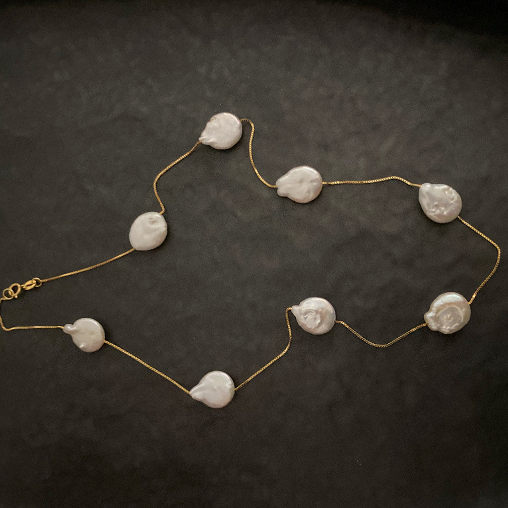 Scattered pearl necklace