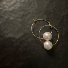 Load image into Gallery viewer, Single pearl hoop
