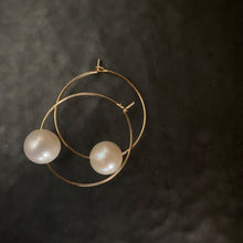 Load image into Gallery viewer, Single pearl hoop
